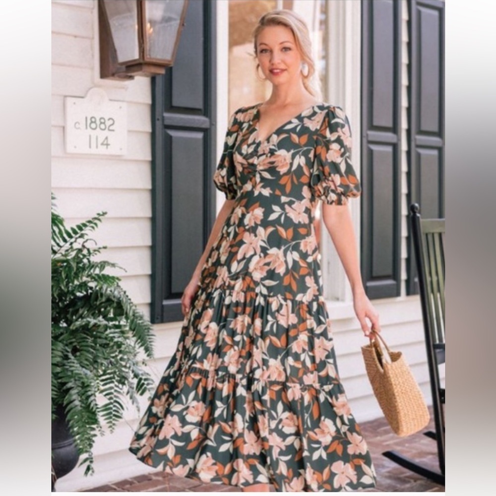 LIKE NEW Gal Meets Glam Tegan Floral Tiered Midi Dress